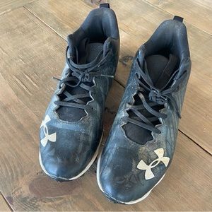 Under Armour Football Cleats Men’s Teen Size 9